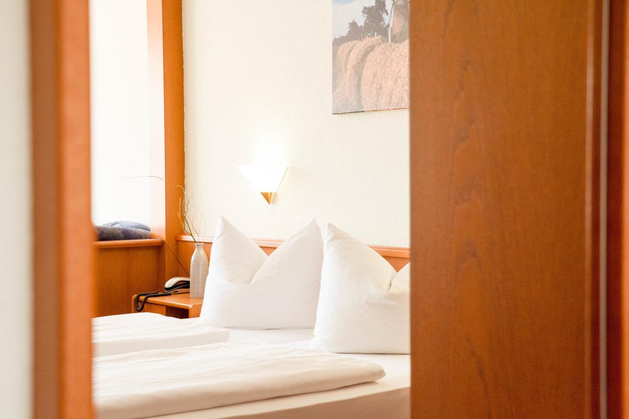 Hotel Am Meilenstein Dunkelforth Bagian luar foto